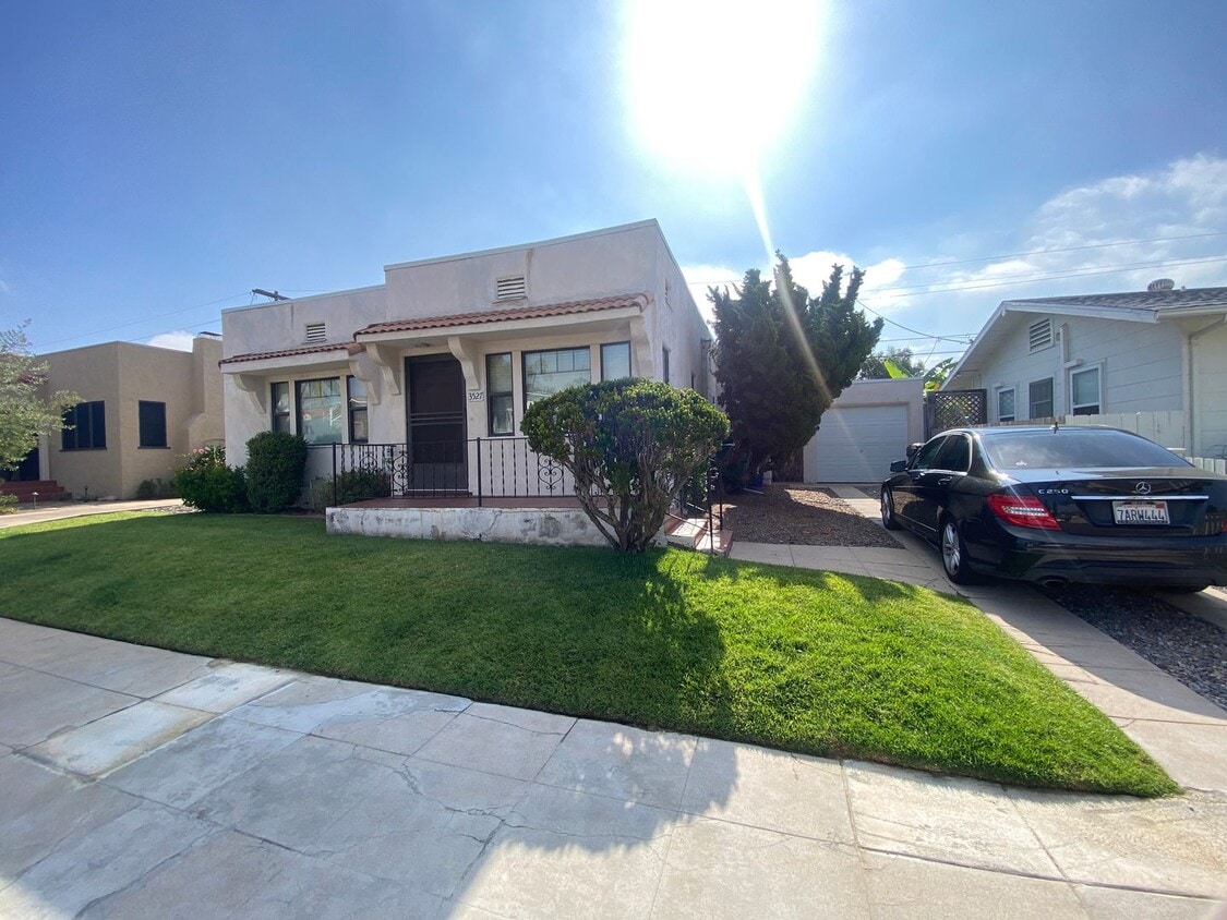 Primary Photo - Cute House Less than 2 Blocks to Morley Fi...