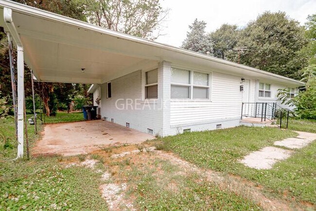 Building Photo - 537 Hemingway St