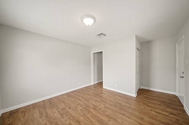 Building Photo - 514 Sulphur St