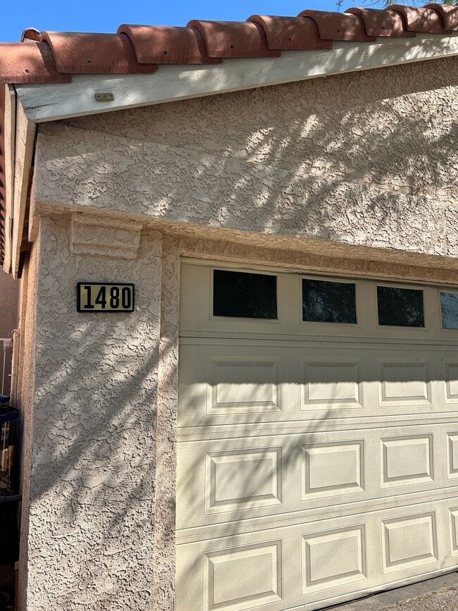 Building Photo - BEAUTIFUL 2 STORY 5 BEDROOM HOME IN HENDERSON