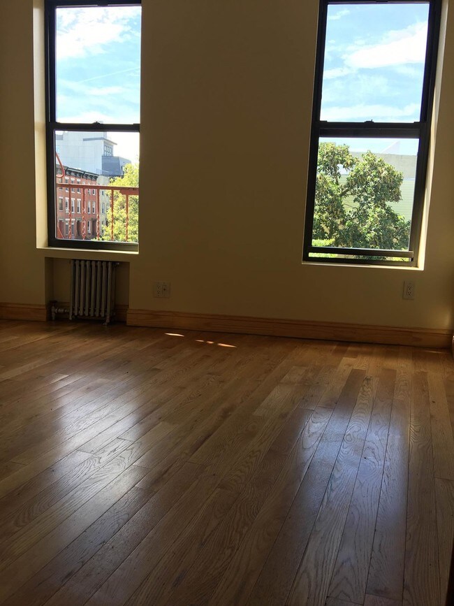 Building Photo - 399 Smith Street