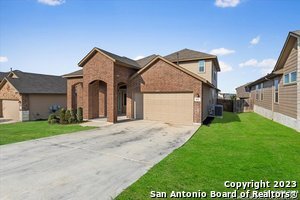 Building Photo - 512 Round Reins