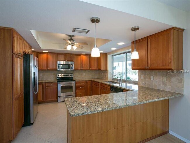 Foto del edificio - 602-604 4 Bays Dr