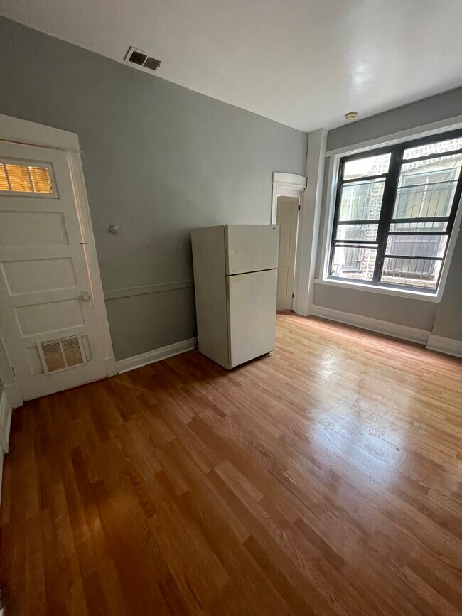 Foto del edificio - 3150 W Cermak Rd