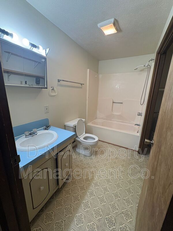 Foto del edificio - 2167 Shafer Rd