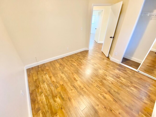 Building Photo - BEAUTIFUL 3 BEDROOM 2.5 BATHROOM 2 STORY H...