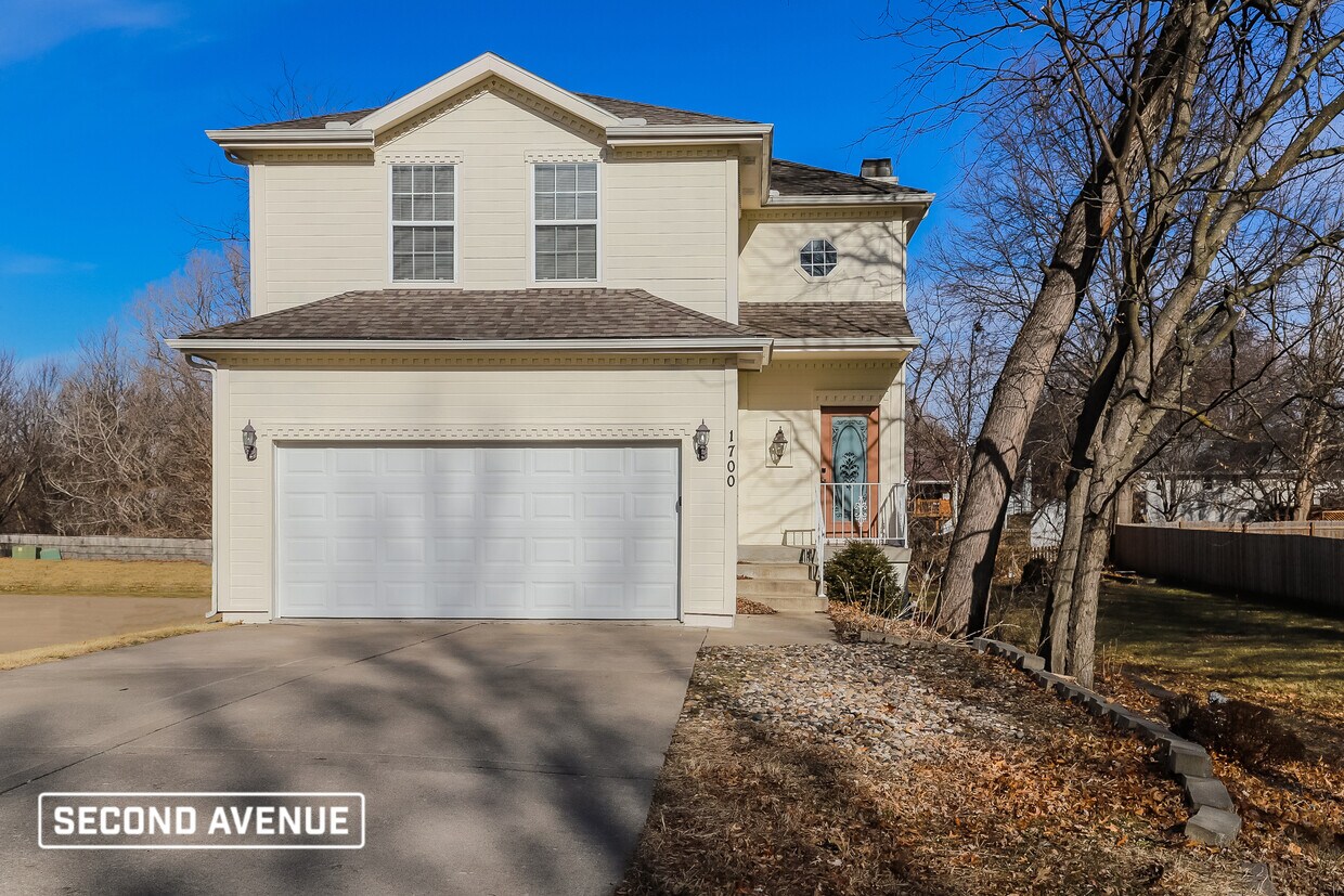 Primary Photo - 1700 NE 114 St