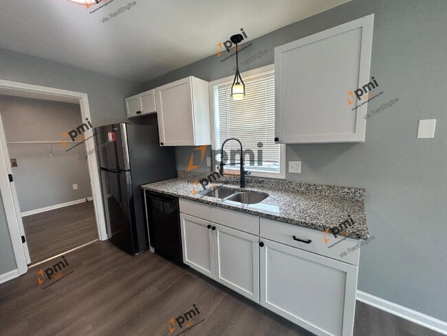 Building Photo - 5930 Fiesta Ave