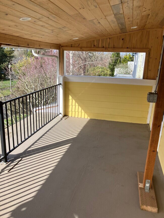 Balcón en la azotea - 1409 N Fife St