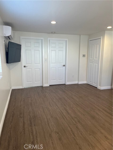 Building Photo - 6301 S Harcourt Ave