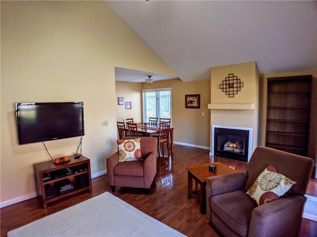 Foto del edificio - 5886 Regency Dr