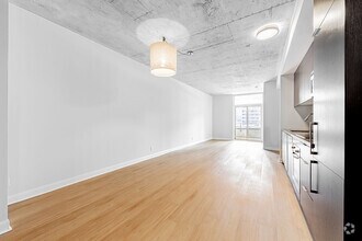 Building Photo - 478 King St W