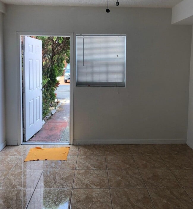 Photo - 1084 W 42nd Pl Apartments