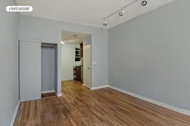Building Photo - 217 E 89th St
