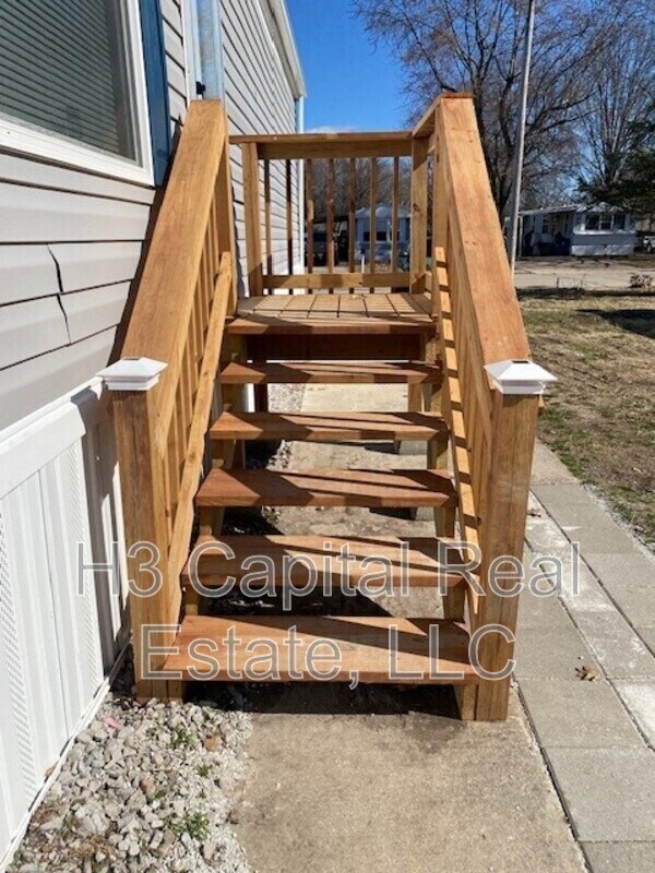 Building Photo - 524 Chickadee St