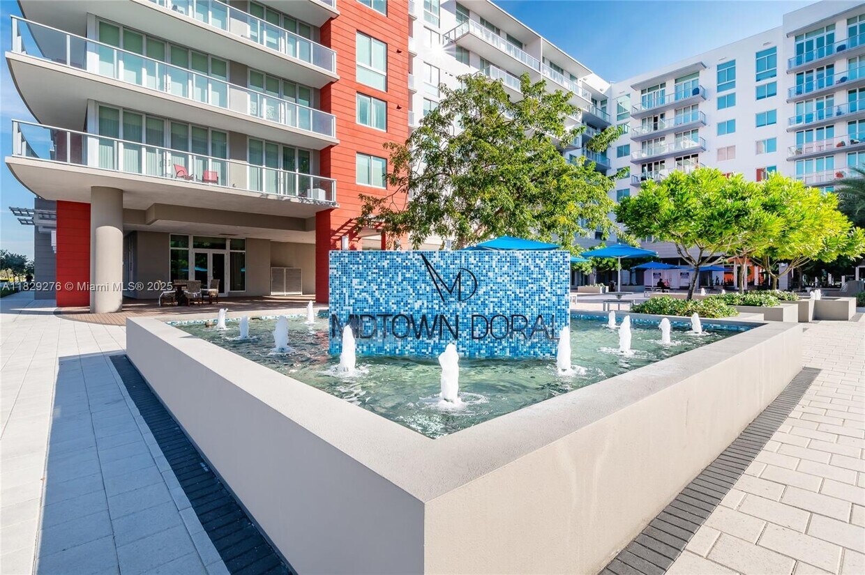 Foto principal - 7825 NW 107th Ave