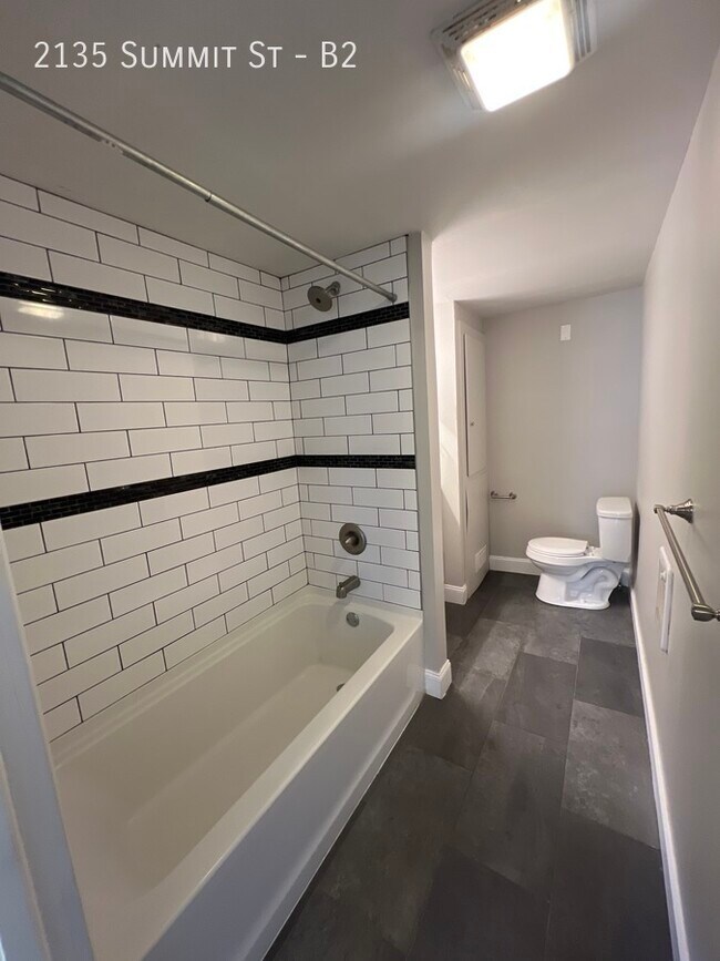 Building Photo - Large 2 bed Near OSU campus AVAILABLE NOW
