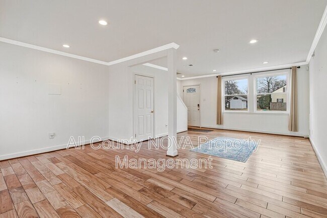 Building Photo - 8600 Lantern Ln