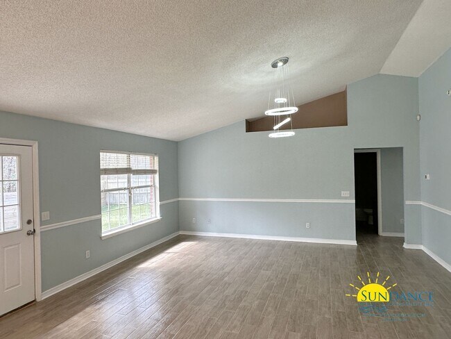 Foto del edificio - Stunning 4 Bedroom Home in Navarre