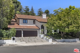 Building Photo - 9684 Wendover Dr