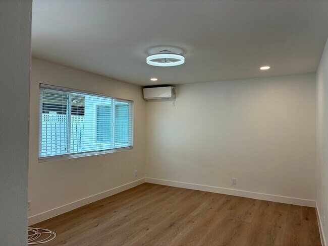 Foto del edificio - 12920 Roselle Ave