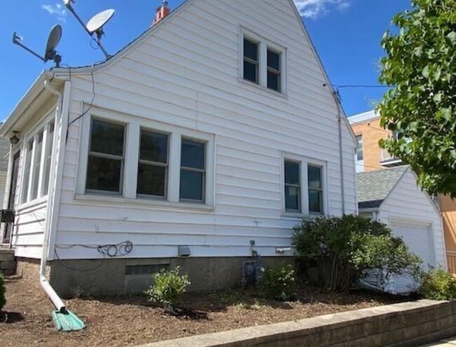 Foto del edificio - 2502 Kendall Ave