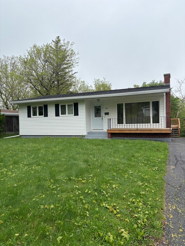 Photo principale - 447 Pederson Cres