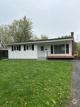 Building Photo - 447 Pederson Cres