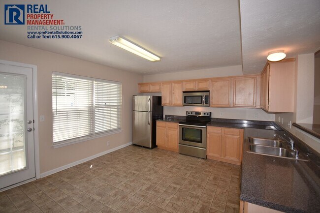 Foto del edificio - Wonderful End Unit M'boro townhome- 2BD w/...
