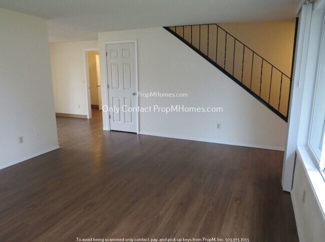 Foto del edificio - Beautiful Duplex In Hillsboro W/Attached G...