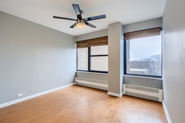 Foto del edificio - 3420 N Lake Shore Dr