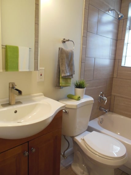 Bathroom w Tub 1201 Edgecliff - Edgecliff-Francis
