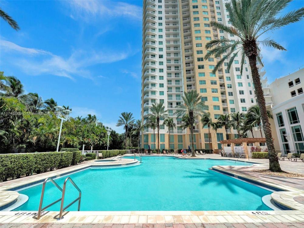 Foto principal - 2 bedroom in Hallandale FL 33009