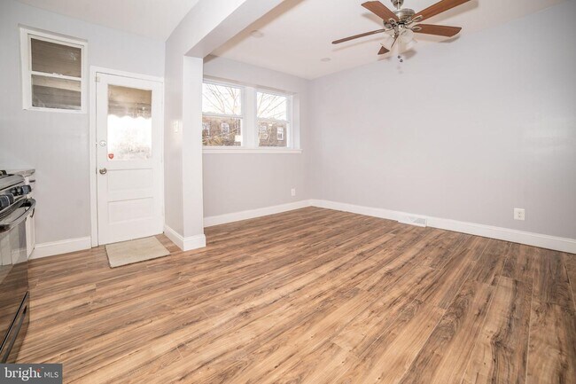 Building Photo - 2648 S 68th St