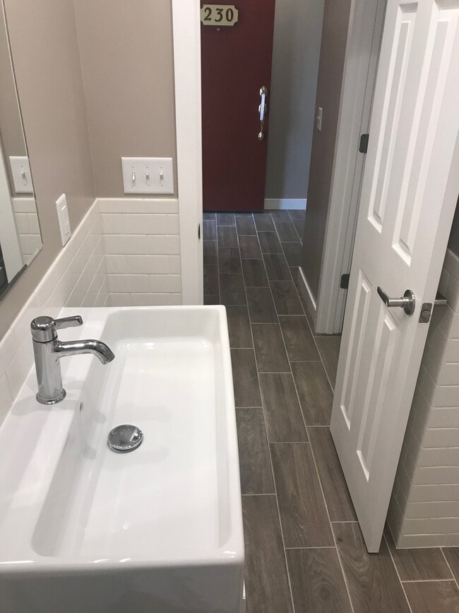 Photo - Top Floor Studio In The Wimbledon Condos! Ideal Location!