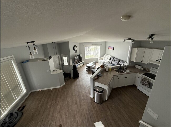 Building Photo - 10736 74 Av