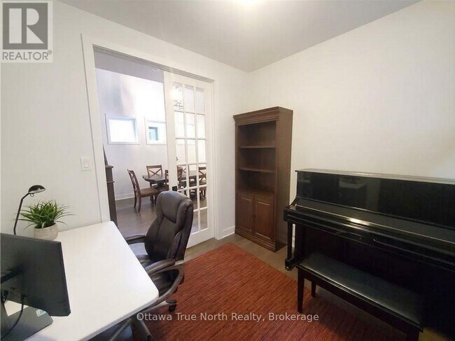 Building Photo - 1054 Eider St