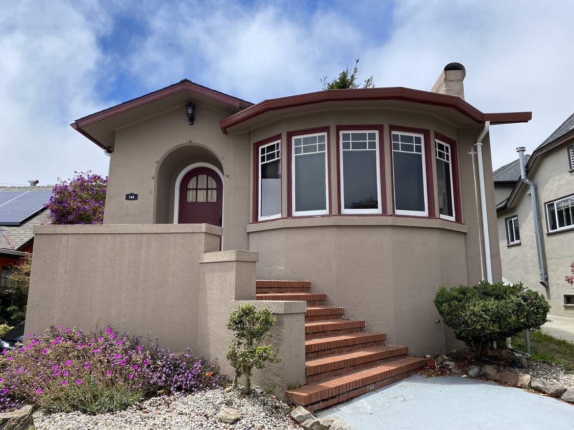 Primary Photo - 165 Colon Ave