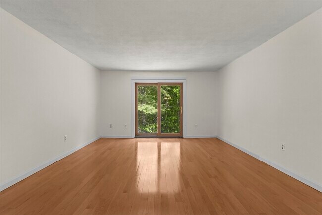 Building Photo - 7 Shadowbrook Ln