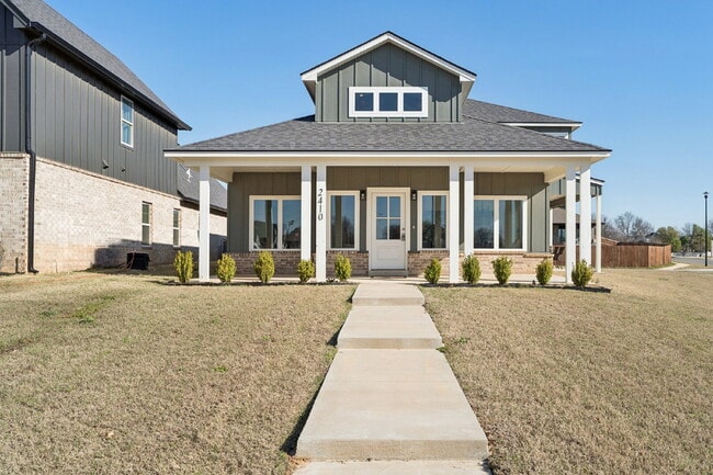 Building Photo - Fully Furnished 4 Bedroom + Bonus Room
