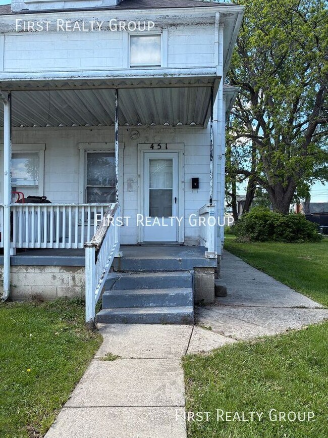 Foto del edificio - 451 Hunter Ave