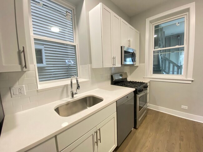 Foto del edificio - 3829 N Marshfield Ave