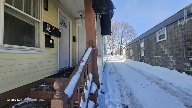 Foto del edificio - 310 N Main St