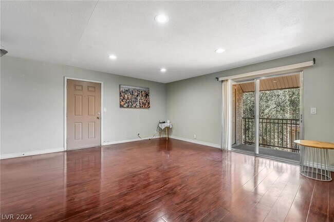 Foto del edificio - 4330 Sandy River Dr