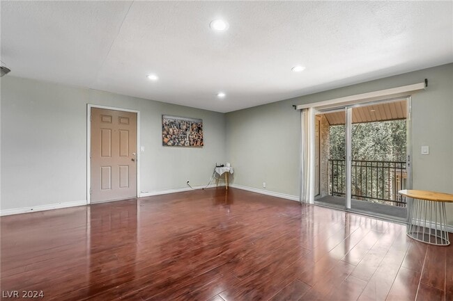 Building Photo - 4330 Sandy River Dr