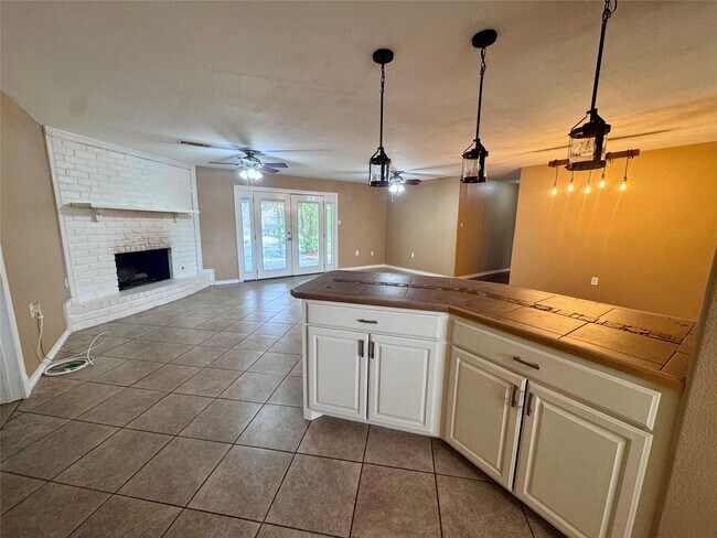 Foto del edificio - 345 Rachal Ave