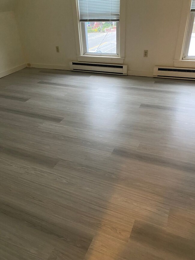 Building Photo - Totally Renovated 2 Bedroom in the heart o...