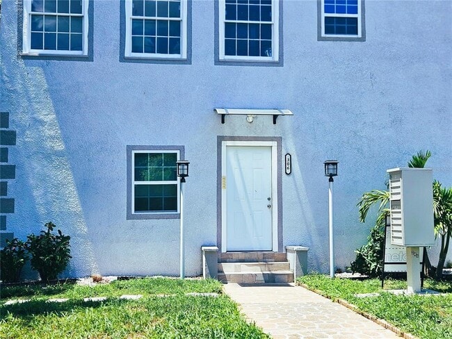 Building Photo - 306 Turner St