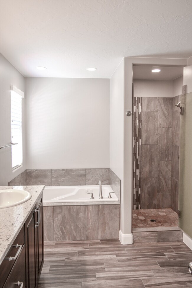 Building Photo - 2520 Blackhawk Dr