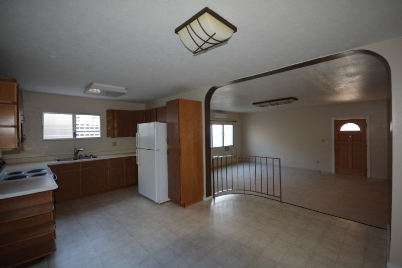 Foto principal - 2/1/2 Downstairs Apt B w/ Split Line A/C